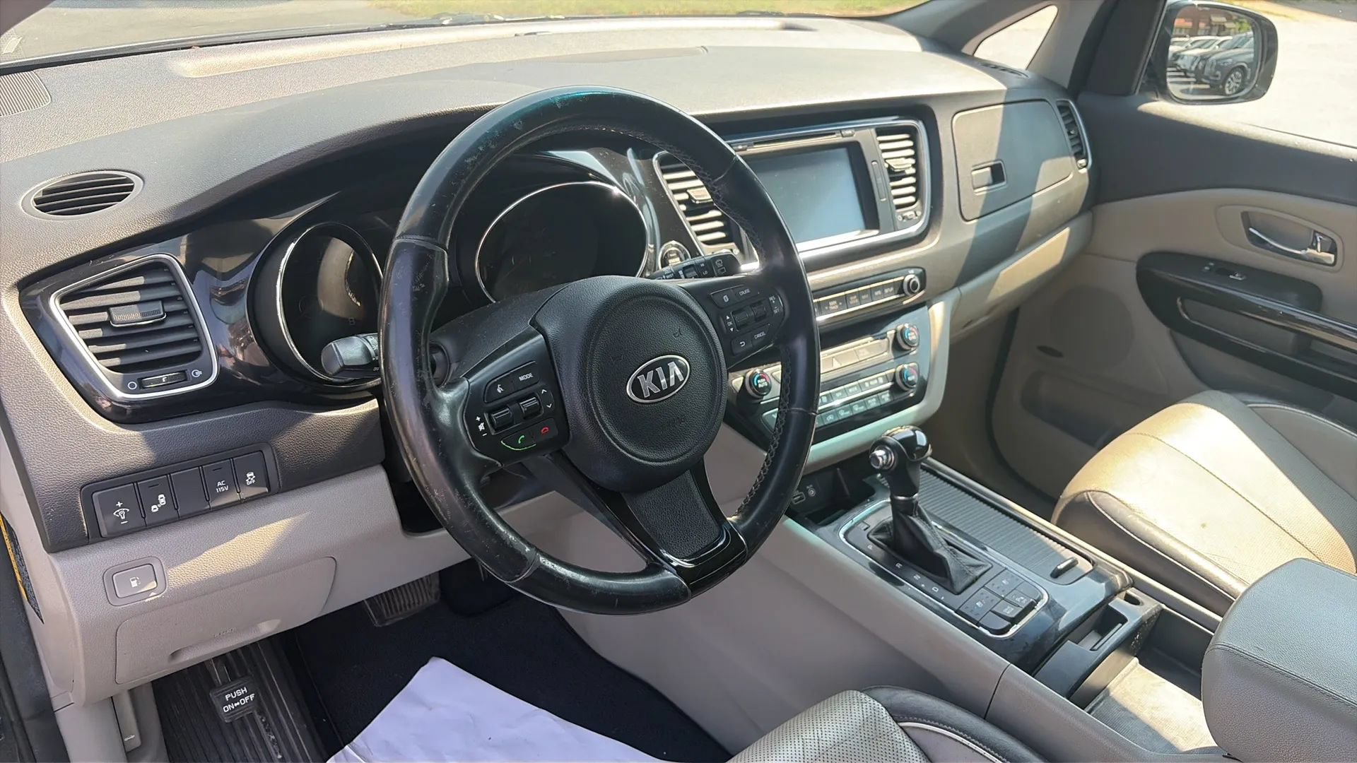 Used 2016 Kia Sedona SX FWD image 10