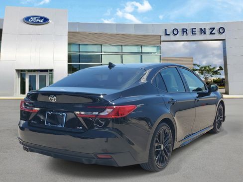 Used 2025 Toyota Camry SE FWD image 5