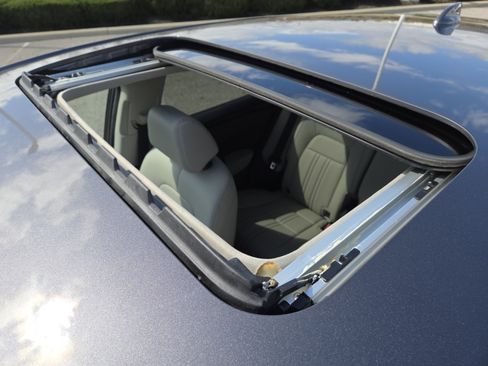 Used 2023 Honda HR-V EX-L image 3