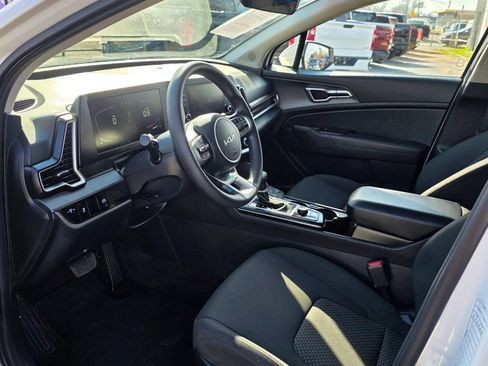 Used 2024 Kia Sportage LX FWD image 9