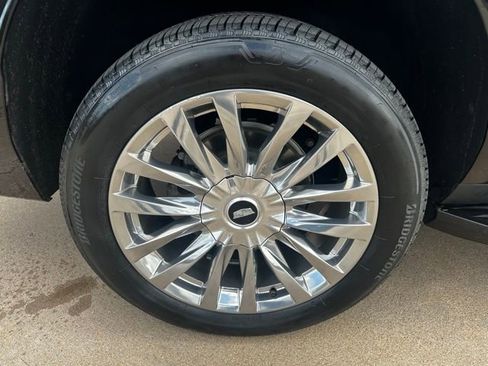 Used 2023 Cadillac Escalade ESV Premium Luxury AWD/4WD image 11