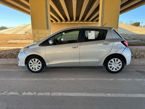 Used 2017 Toyota Yaris L image 6