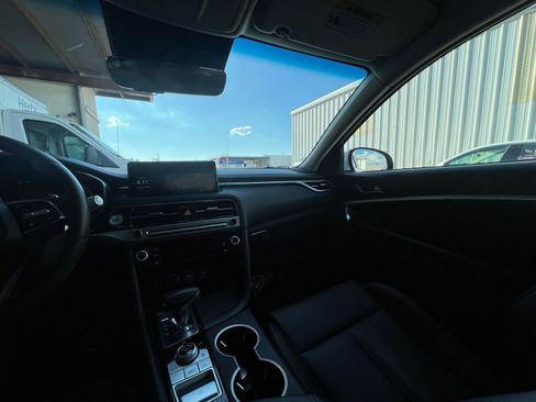 Used 2025 Genesis G70 2.5T image 35