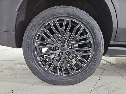 Used 2021 GMC Yukon Denali w/ Denali Premium Package image 13