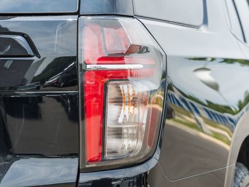 Used 2024 Chevrolet Tahoe Z71 w/ Luxury Package AWD/4WD image 8