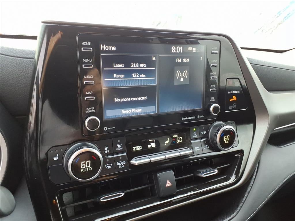 Used 2022 Toyota Highlander XLE AWD/4WD image 18