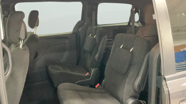 Used 2017 Dodge Grand Caravan SE FWD image 14