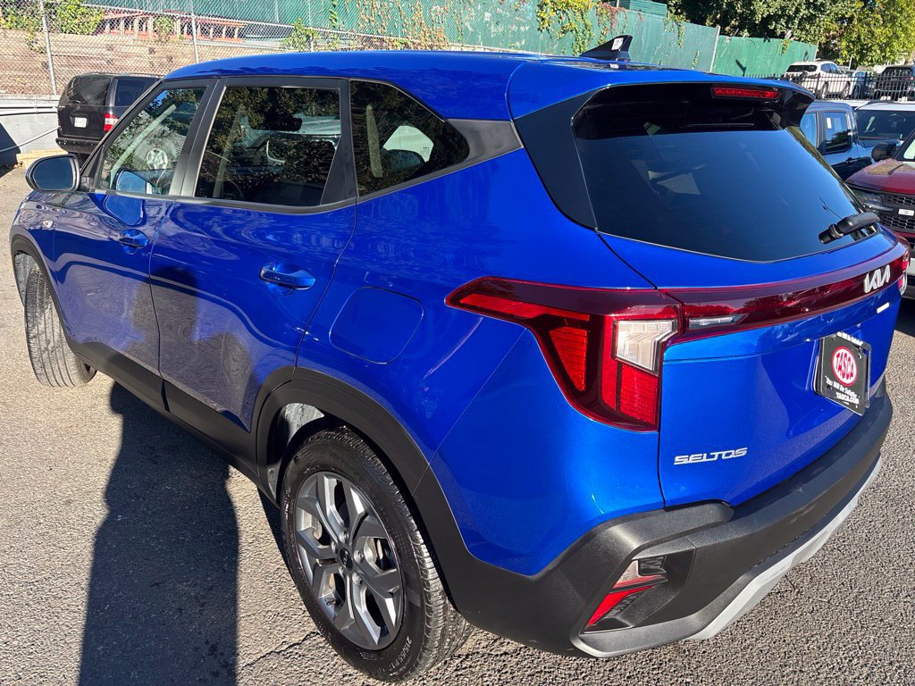 Used 2024 Kia Seltos LX AWD/4WD image 4