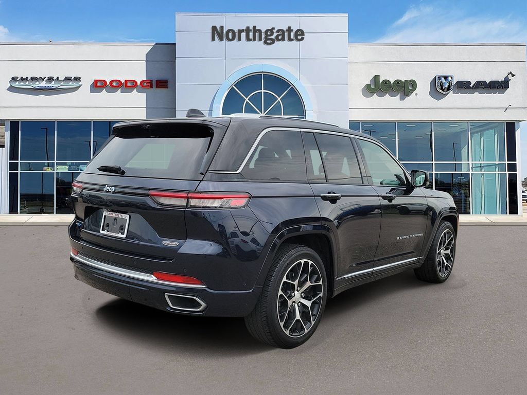 Used 2023 Jeep Grand Cherokee Summit AWD/4WD image 4