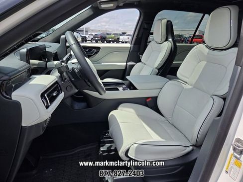 New 2026 Lincoln Aviator Black Label w/ Dynamic Handling Package AWD/4WD image 9