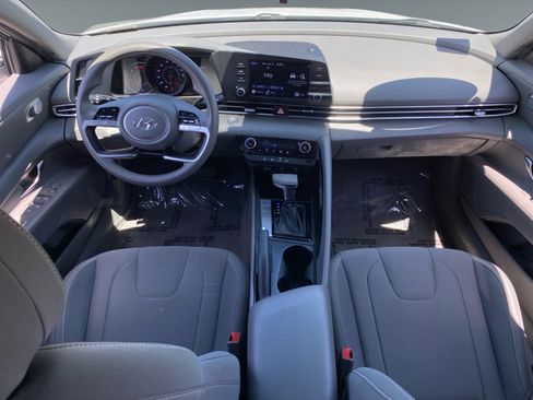 Used 2022 Hyundai Elantra SEL FWD image 10