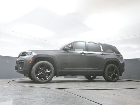 New 2026 Jeep Grand Cherokee Limited w/ Limited Altitude Package AWD/4WD image 41