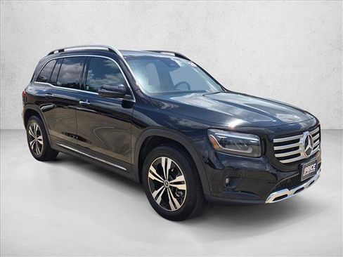 Used 2025 Mercedes-Benz GLB 250 image 3