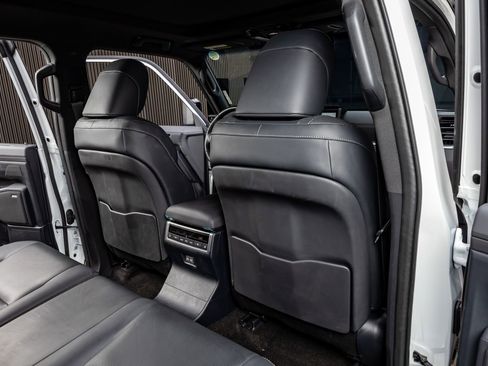 Used 2024 Lexus GX 550 w/ Accessory Package (31) image 31