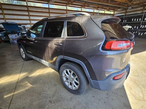 Used 2016 Jeep Cherokee Latitude AWD/4WD image 6