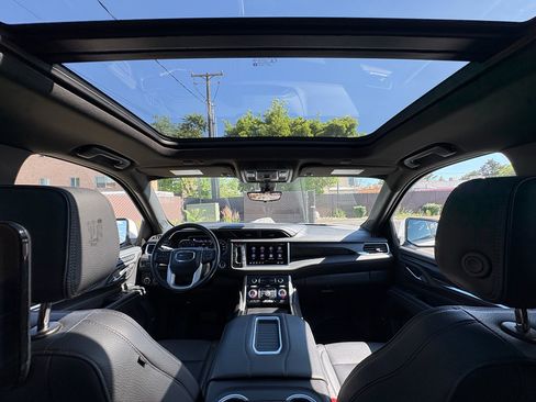 Used 2021 GMC Yukon XL Denali w/ Denali Premium Package AWD/4WD image 35