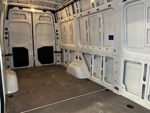 Used 2025 Mercedes-Benz Sprinter 2500 image 14
