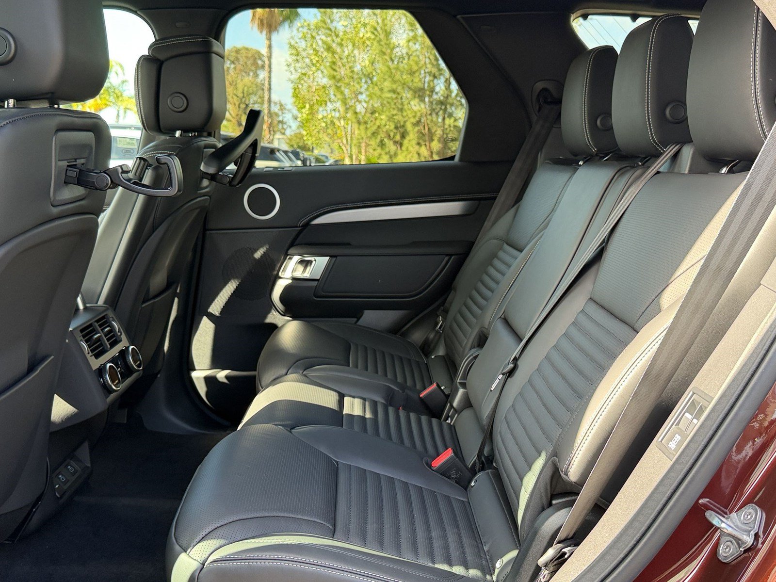 New 2026 Land Rover Discovery Limited Edition AWD/4WD image 23