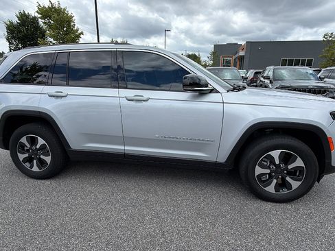 Used 2023 Jeep Grand Cherokee 4WD 4xe image 7