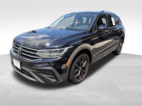 Used 2024 Volkswagen Tiguan SE AWD/4WD image 3