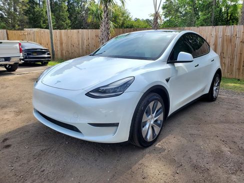 Used 2021 Tesla Model Y Long Range image 4