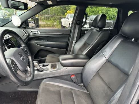 Used 2019 Jeep Grand Cherokee Altitude AWD/4WD image 4