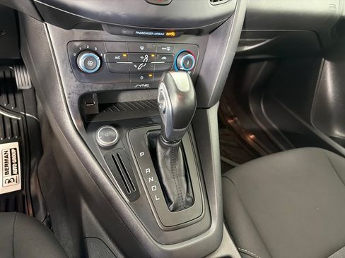 Used 2016 Ford Focus SE w/ SE Power Seat Package FWD image 17