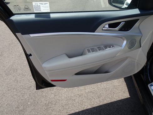 New 2026 Genesis G70 2.5T Prestige image 9