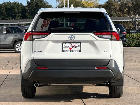 New 2025 Toyota RAV4 LE image 5