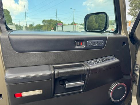 Used 2005 HUMMER H2 w/ Preferred Equipment Group image 9