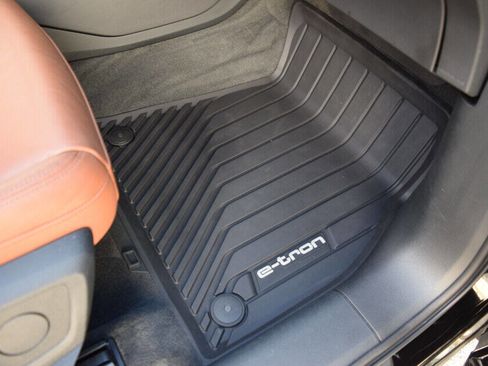 Used 2022 Audi e-tron Premium image 54