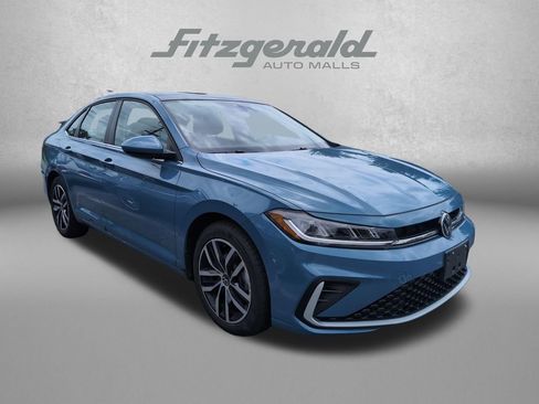 Used 2025 Volkswagen Jetta SE FWD image 1