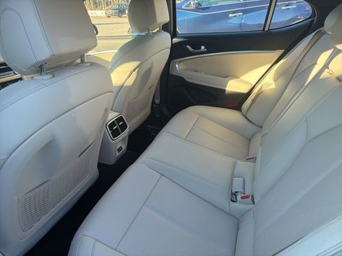 Used 2026 Genesis G70 2.5T image 9