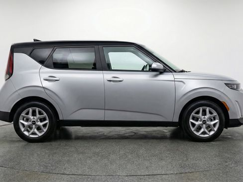 Used 2025 Kia Soul LX w/ LX Technology Package image 11