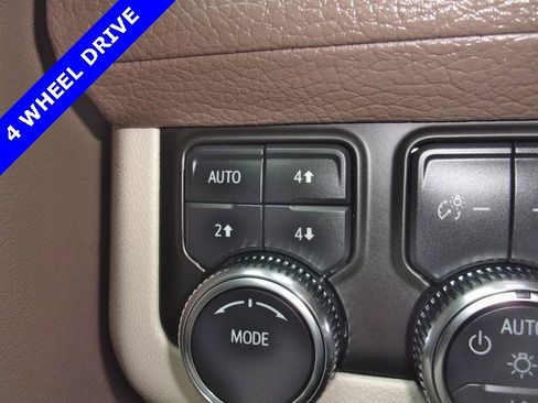 Used 2024 GMC Yukon XL Denali w/ Advanced Technology Package image 15