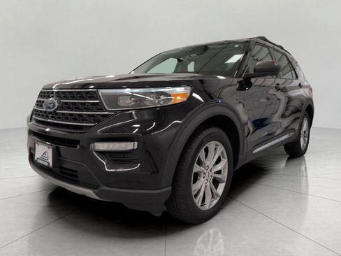 Used 2024 Ford Explorer XLT w/ Equipment Group 202A AWD/4WD image 13
