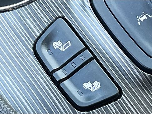 Used 2023 GMC Acadia SLT FWD image 21