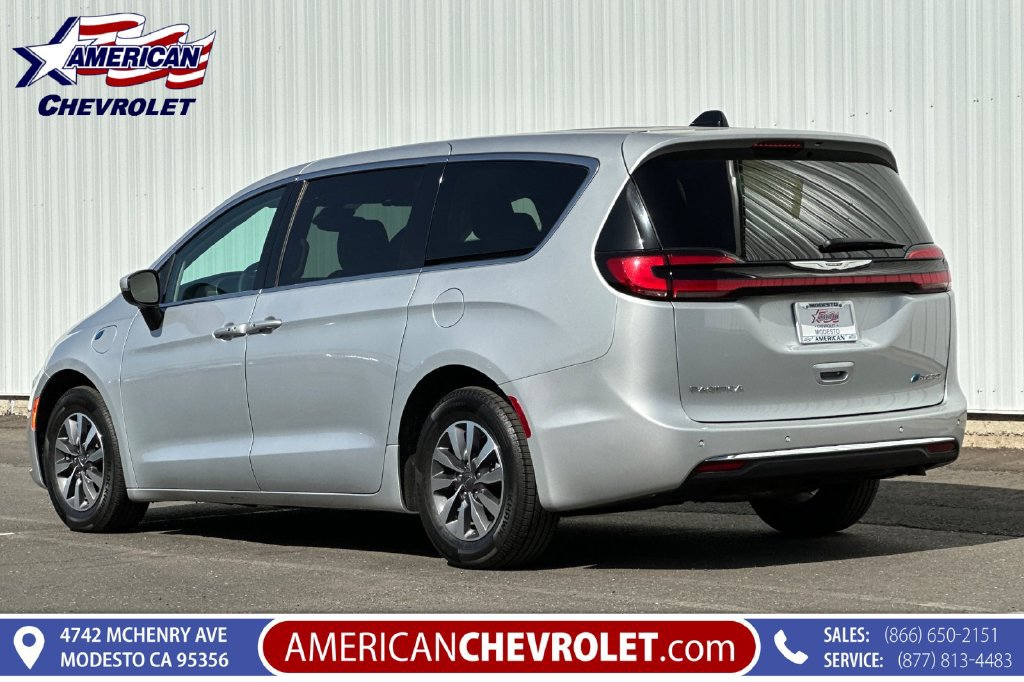 Used 2023 Chrysler Pacifica Touring-L FWD image 6
