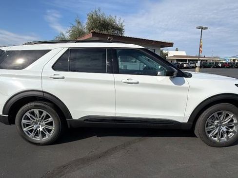 New 2026 Ford Explorer Active w/ Active Comfort Package image 3