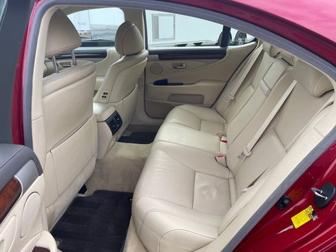 Used 2014 Lexus LS 460 w/ Comfort Package RWD image 18