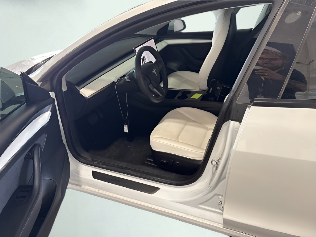 Used 2021 Tesla Model 3 Standard Range Plus RWD image 5