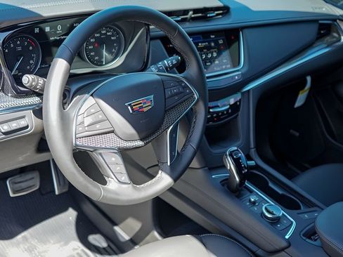 New 2026 Cadillac XT5 Sportv w/ LPO, Onyx Lite Package AWD/4WD image 9