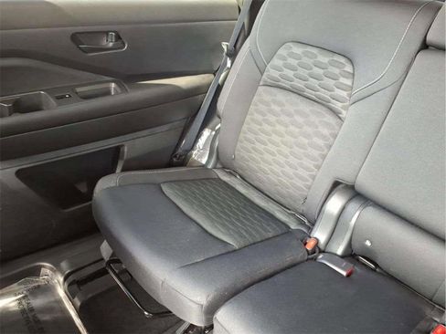 Used 2024 Nissan Pathfinder SV image 16