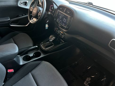 Used 2023 Kia Soul LX w/ Option Group 015 FWD image 17