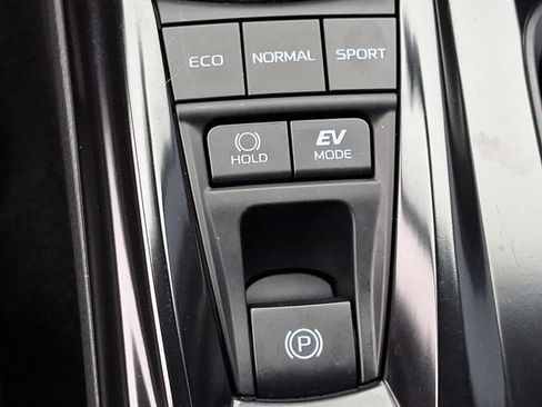 Used 2025 Toyota Camry SE image 28