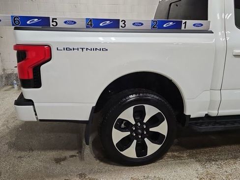 Used 2024 Ford F150 Lightning Platinum image 33