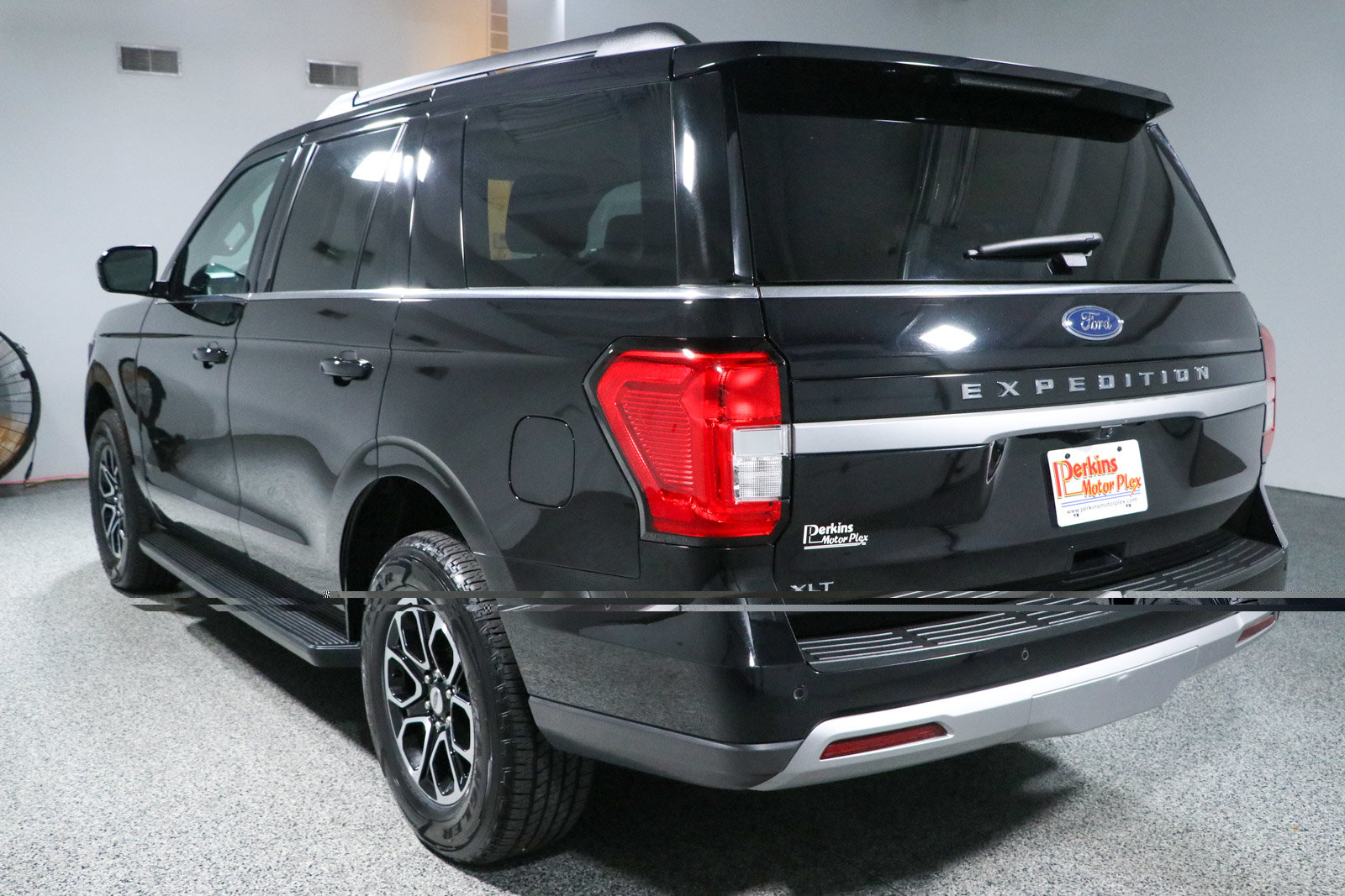 Used 2024 Ford Expedition XLT RWD image 9