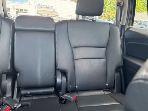 Used 2021 Honda Pilot Touring image 13