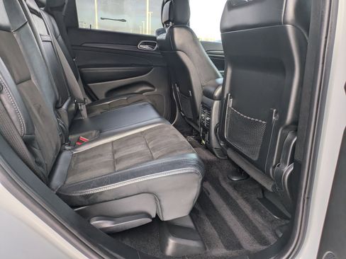 Used 2019 Jeep Grand Cherokee Altitude image 24