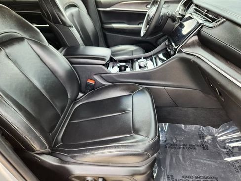 Used 2023 Jeep Grand Cherokee L Limited AWD/4WD image 13